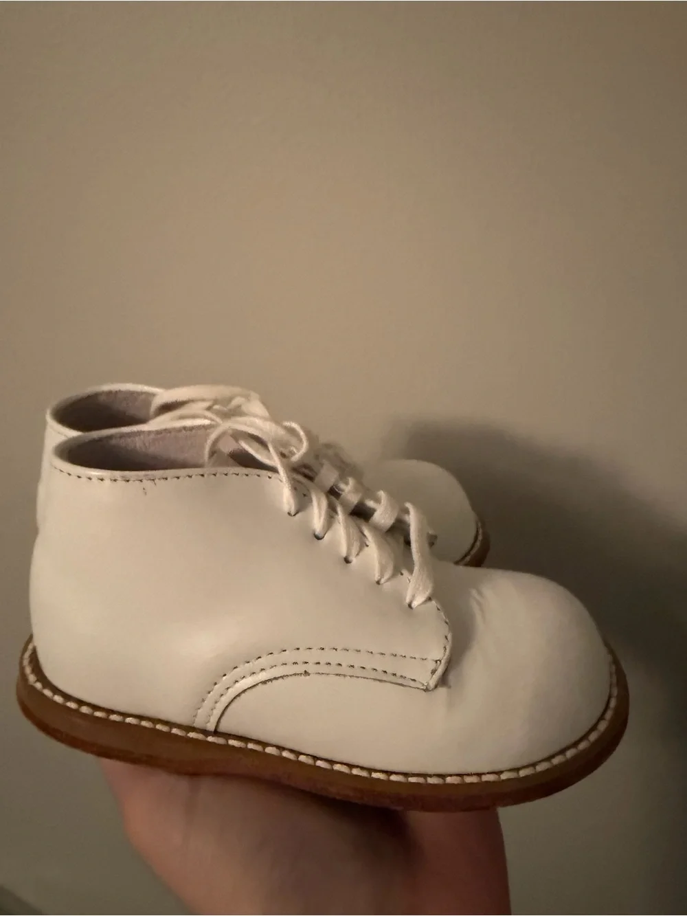 Footmates White Leather Lace-Up Shoes